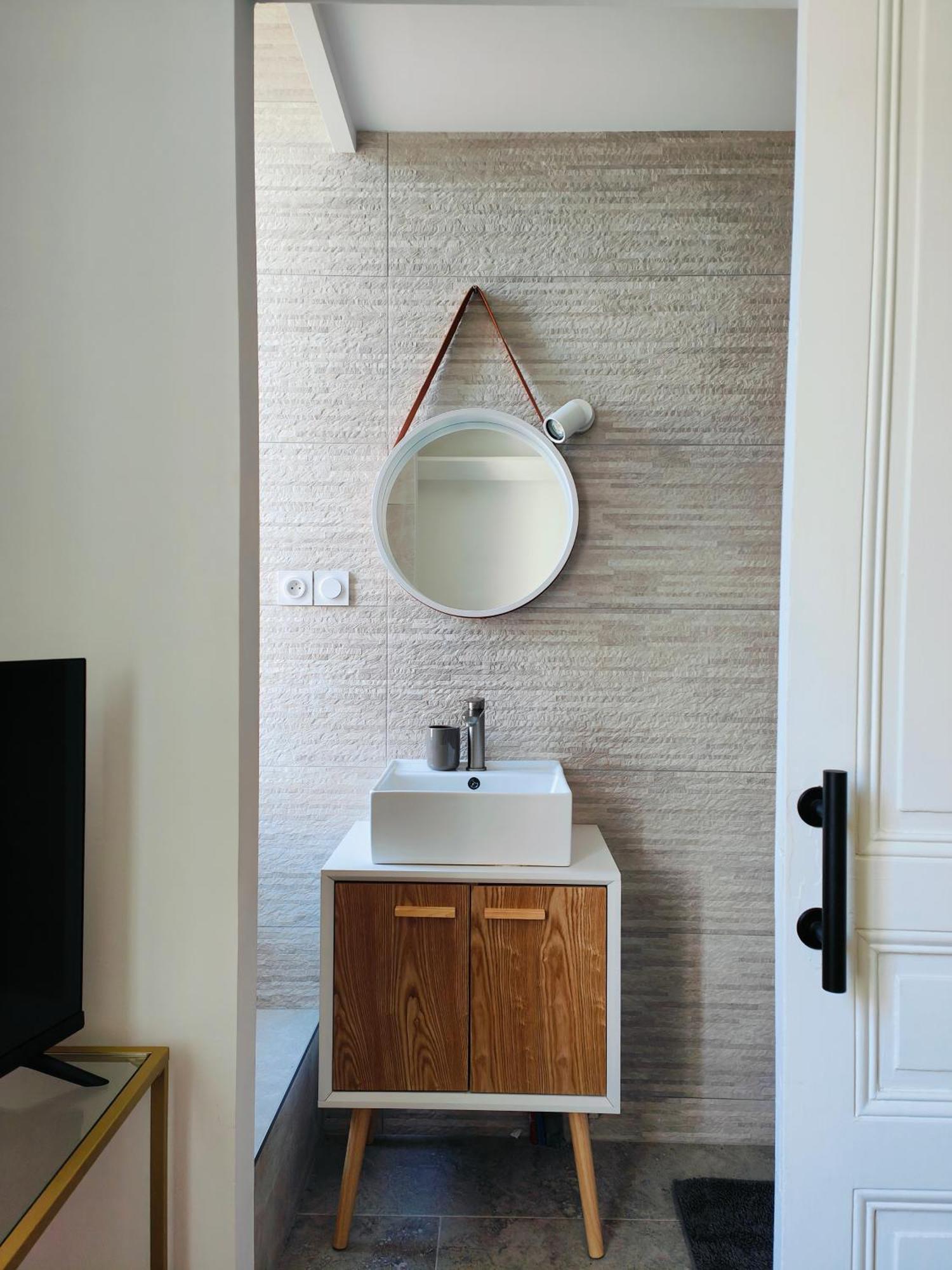 Self-Checkin Town House - Rooms To Rent In A Beautiful Modern Town House - Not A Hotel - Location De Chambres Avec Arrivee En Autonomie - Extra Fee For Sheets And Towels - Private Parking - Check Your Plateform Inbox And Follow Check-In Instructions Saint-Romain-en-Gal المظهر الخارجي الصورة