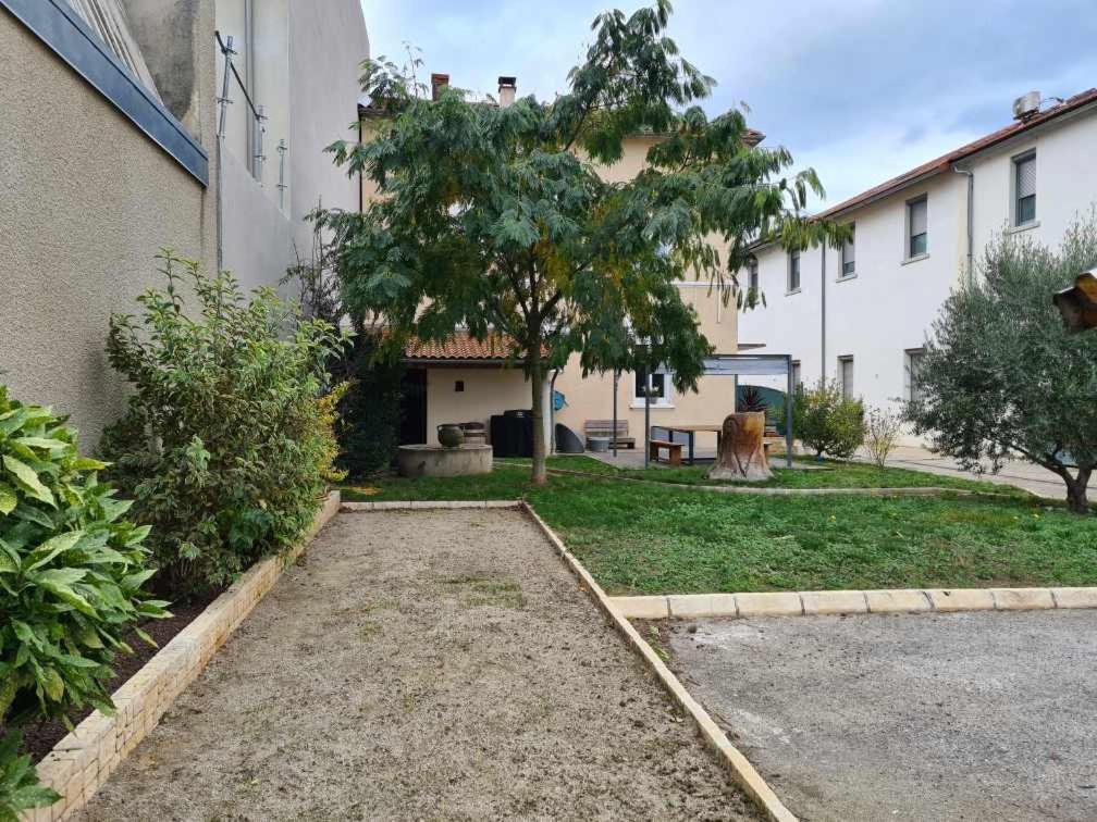 Self-Checkin Town House - Rooms To Rent In A Beautiful Modern Town House - Not A Hotel - Location De Chambres Avec Arrivee En Autonomie - Extra Fee For Sheets And Towels - Private Parking - Check Your Plateform Inbox And Follow Check-In Instructions Saint-Romain-en-Gal المظهر الخارجي الصورة