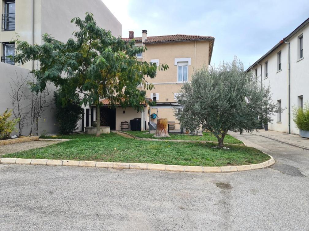Self-Checkin Town House - Rooms To Rent In A Beautiful Modern Town House - Not A Hotel - Location De Chambres Avec Arrivee En Autonomie - Extra Fee For Sheets And Towels - Private Parking - Check Your Plateform Inbox And Follow Check-In Instructions Saint-Romain-en-Gal المظهر الخارجي الصورة